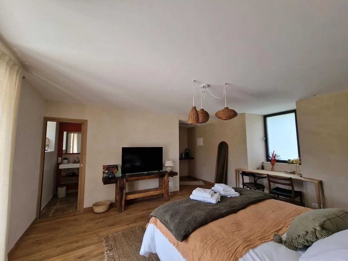 Bed & Breakfast Allee Des Noyers Saint-Michel-de-Bannieres France